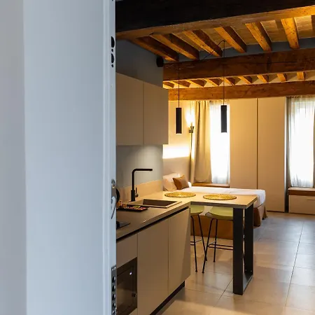 Palais Bernadette Apartmanhotel Parma