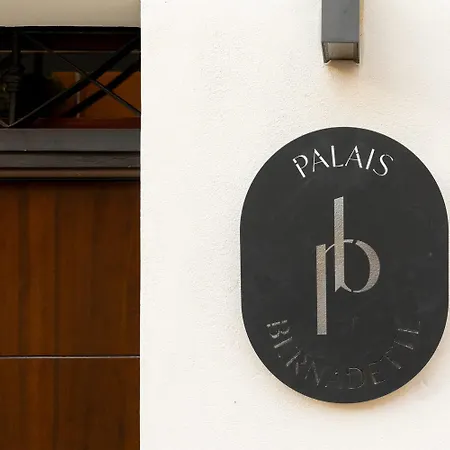 Palais Bernadette Apartmanhotel Parma